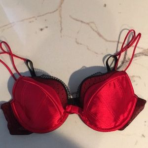 NWOT💫 Jezebel Push Up Bra 36C
